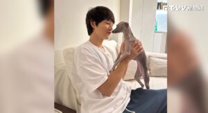 宋仲基攜愛妻戀夏羅馬街頭逛街！　一個小動作洩露恩愛模樣