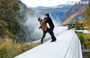 阿湯哥為「不可能的任務」賣命　奔馳火車頂打鬥