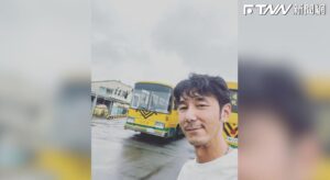 李李仁大客車駕照到手　全是「為了她」