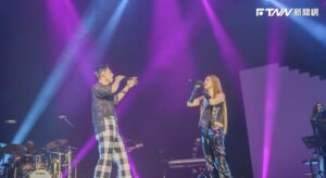 A-Lin星國開唱遭扯髮險跌　驚呼「我摸你們就好」