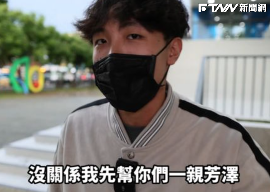 強迫企鵝妹在臉上簽名被罵翻　小咖youtuber自信回應：女人是用來征服的